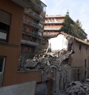 Roma Monteverde, esplosione in un B&B, estratto vivo un turista scozzese