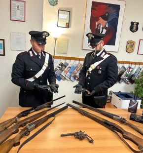 Cerveteri, un arresto per detenzione di una pistola con matricola abrasa, sequestrati cinque fucili e tre pistole