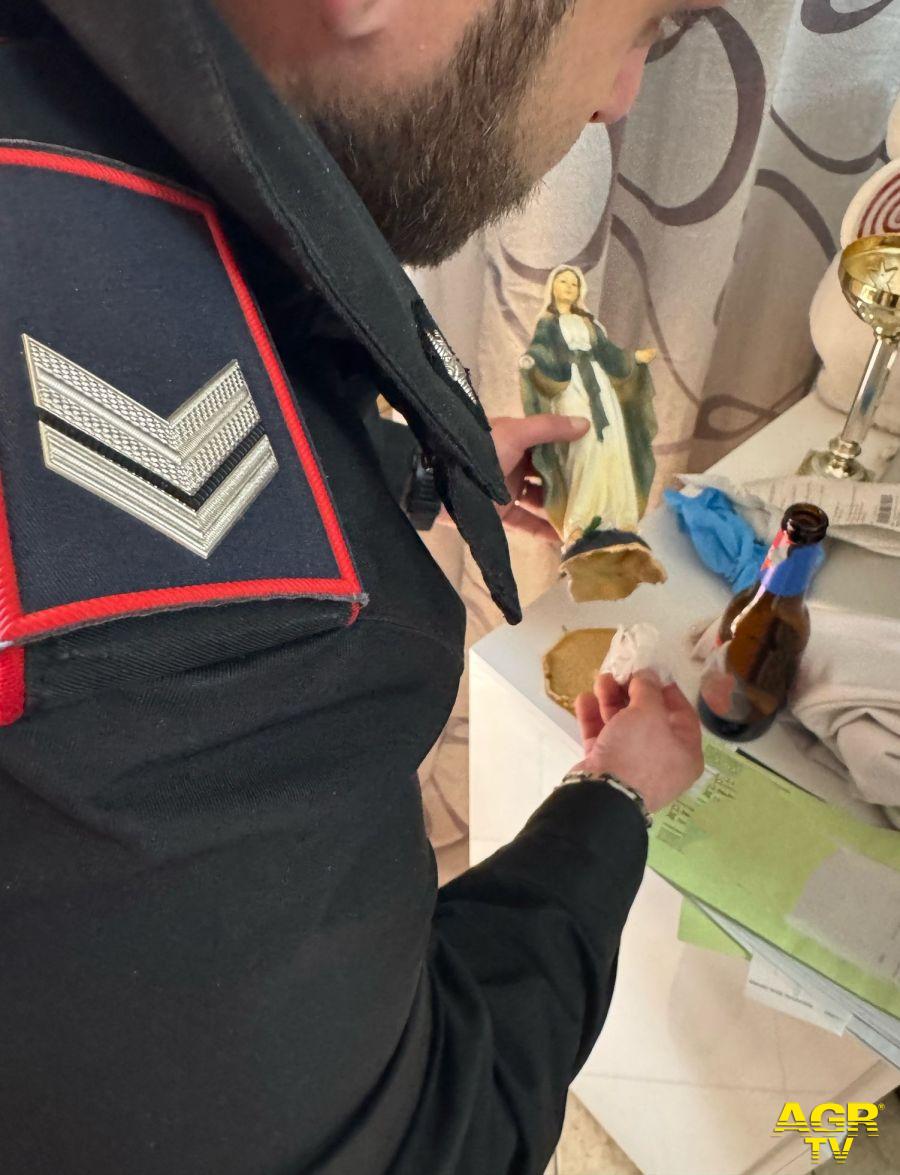 Carabinieri blitz antidroga cocaina rosa dentro una statuetta della Madonna Carabinieri blitz antidroga cocaina rosa dentro una statuetta della Madonna
