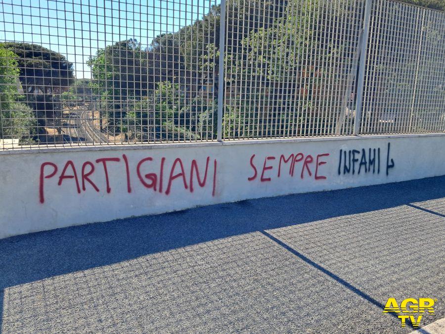 Ostia scritte fasciste contro la Resistenza Ostia scritte fasciste contro la Resistenza