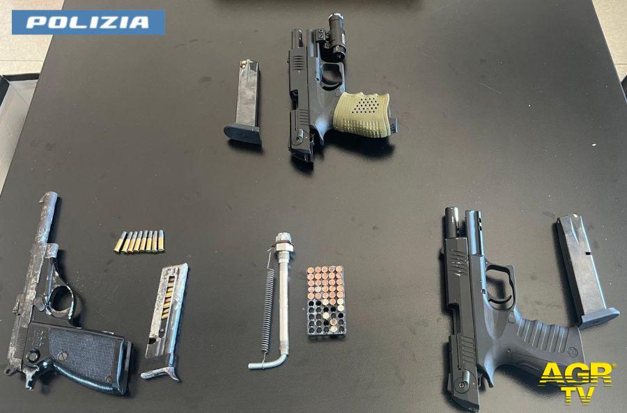 Polizia la pistola, soldi e droga sequestrata ad Anzio Polizia la pistola, soldi e droga sequestrata ad Anzio