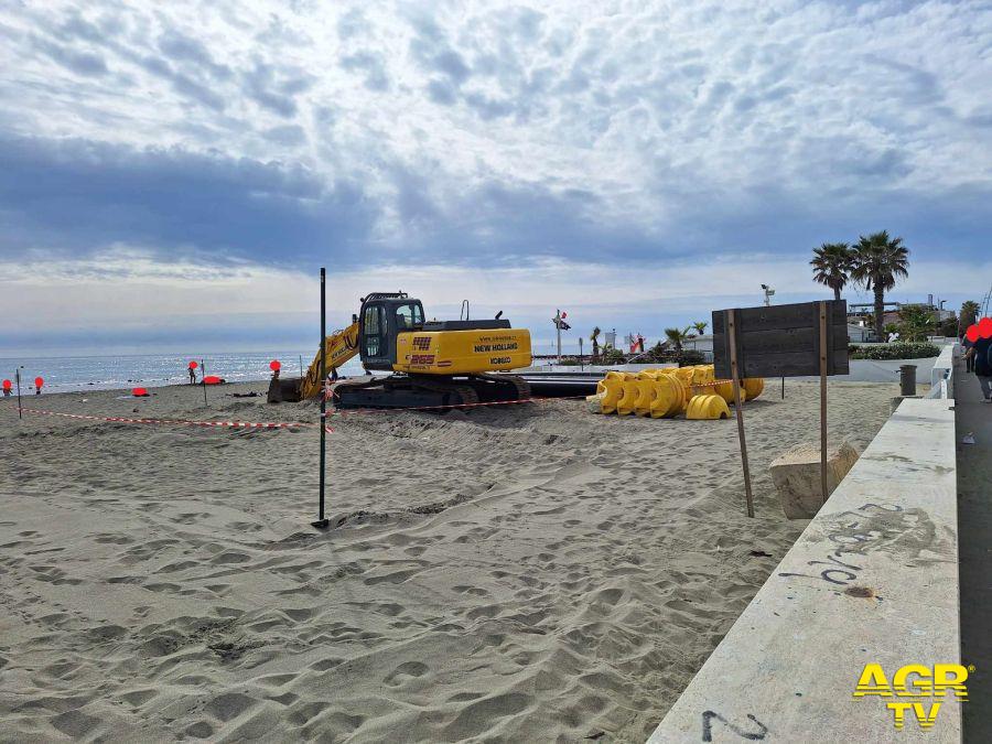 Il cingolato sulla spiaggia foto SCE del 18 aprile Il cingolato sulla spiaggia foto SCE del 18 aprile