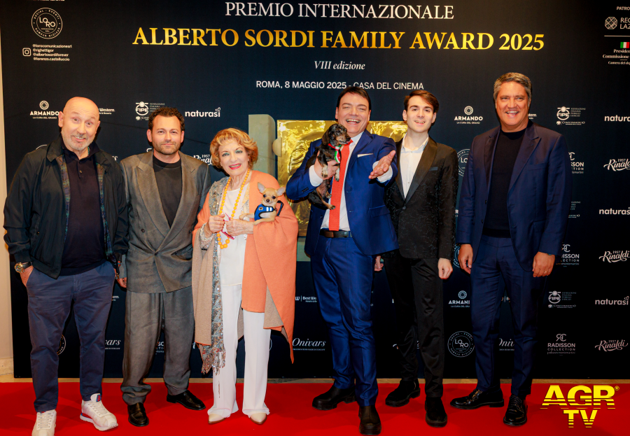 Da sinistra Maurizio Battista, Nicola Santini, Fioretta Mari, Igor Righetti, Lorenzo Castelluccio r Davide Maria Desario Da sinistra Maurizio Battista, Nicola Santini, Fioretta Mari, Igor Righetti, Lorenzo Castelluccio r Davide Maria Desario