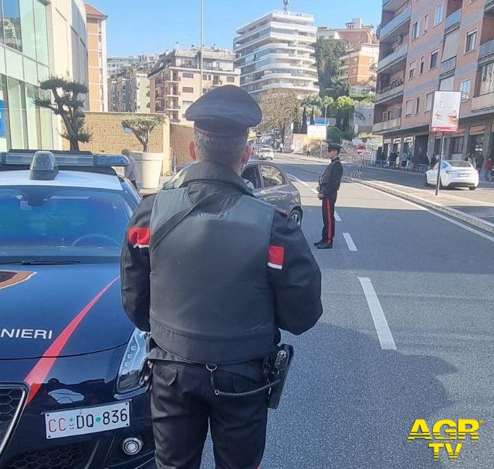 SAN PIETRO - Controlli dei Carabinieri in zona Valle Aurelia SAN PIETRO - Controlli dei Carabinieri in zona Valle Aurelia