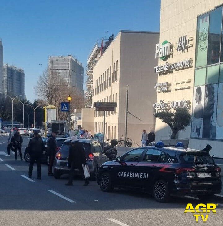 SAN PIETRO - Controlli dei Carabinieri in zona Valle Aurelia SAN PIETRO - Controlli dei Carabinieri in zona Valle Aurelia