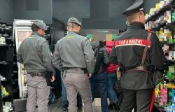 Roma, controlli straordinari interforze, cinque in manette, pesanti sanzioni per slot machine funzionanti fuori orario