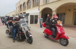motoraduno partenza corteo motociclisti dal porto