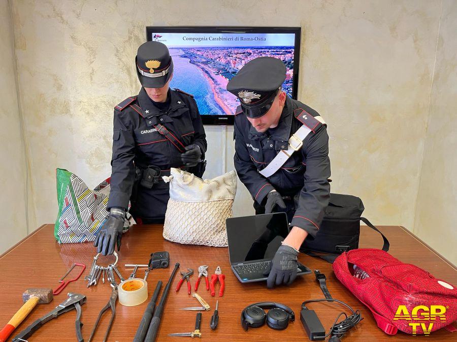 Carabinieri Ostia Refurtiva recuperata a turisti vittime Carabinieri Ostia Refurtiva recuperata a turisti vittime