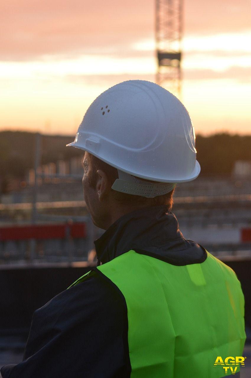 operaio cantiere edile foto pixabay operaio cantiere edile foto pixabay