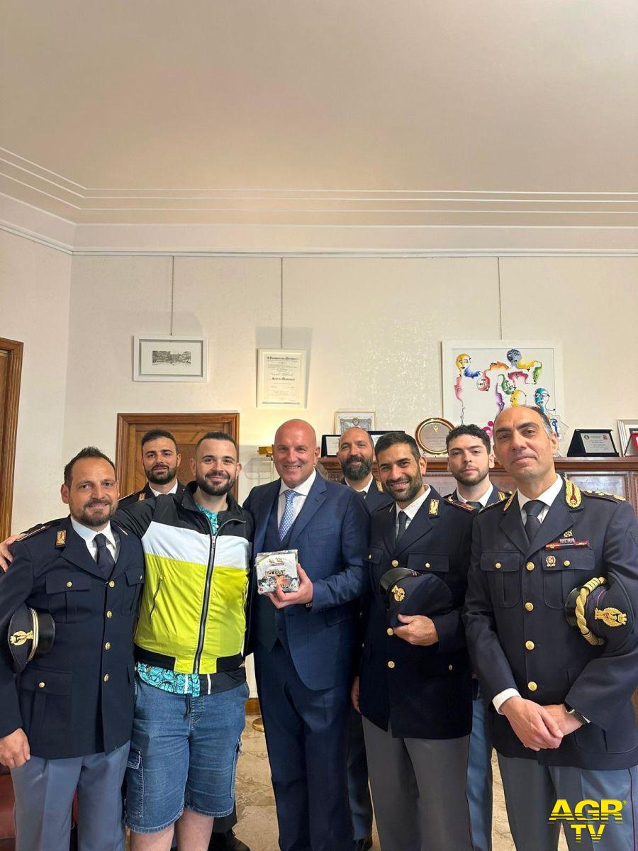 Polizia Mirko Alessandrini dal Questore Massucci per ringraziare la polizia Polizia Mirko Alessandrini dal Questore Massucci per ringraziare la polizia