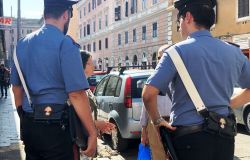 Roma, furti e borseggi, giro di vite delle forze dell'ordine, due arresti  e 6 persone denunciate nel centro storico