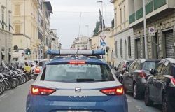 Firenze: poliziotto libero dal servizio sorprende il ladro in casa