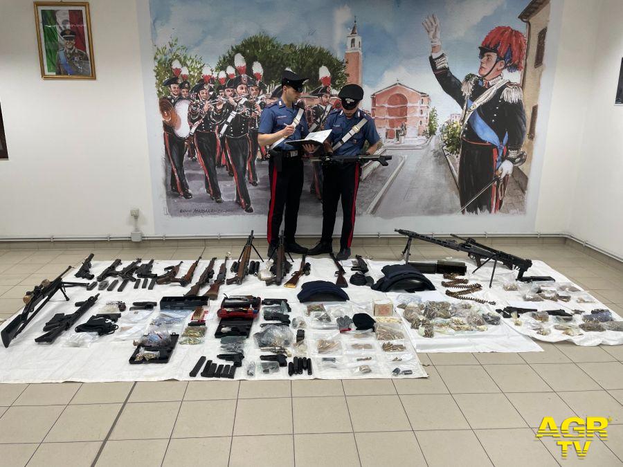 Carabinieri Aprilia le armi sequestrate Carabinieri Aprilia le armi sequestrate