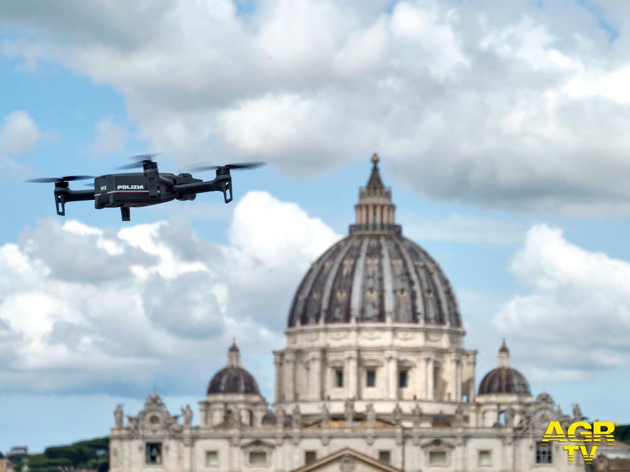 Polizia il controllo con i dropni dell'area di piazza San Pietro Polizia il controllo con i dropni dell'area di piazza San Pietro