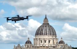 Roma San Pietro, Intronizzazione Papa Leone XIV, i droni della polizia controllano dall'alto