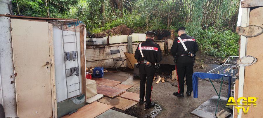 Roma, Labaro e Prima Porta, blitz dei Carabinieri in una baraccopoli, 17 persone denunciate, 1 arresto, sanzioni da 300 mila euro per furto di corrente Roma, Labaro e Prima Porta, blitz dei Carabinieri in una baraccopoli, 17 persone denunciate, 1 arresto, sanzioni da 300 mila euro per furto di corrente