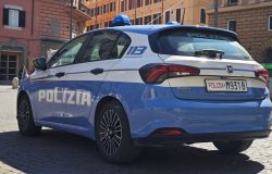 Roma, derubato va ad una mensa per poveri e si ritrova davanti il rapinatore, bloccato 20enne tunisino