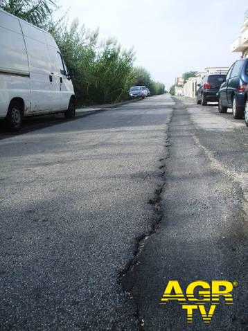 Ostia, strade dissestate e pericolose