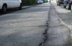 Ostia, strade dissestate e pericolose