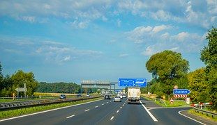 Axa, segnaletica stradale da rifare Axa, segnaletica stradale da rifare