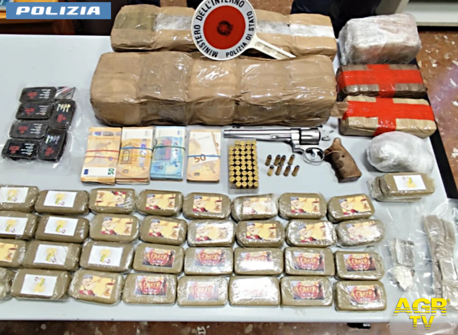 Polizia materiasle recuperato Polizia materiasle recuperato