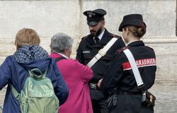 Roma, finti Carabinieri si fanno consegnare denaro e gioielli da un'anziana, arrestato 21enne