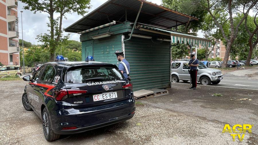MONTESACRO - I Carabinieri nella piazza di spaccio Edicola MONTESACRO - I Carabinieri nella piazza di spaccio Edicola