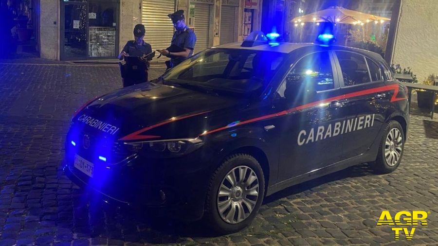 TIVOLI - I Carabinieri impegnati nel servizio TIVOLI - I Carabinieri impegnati nel servizio