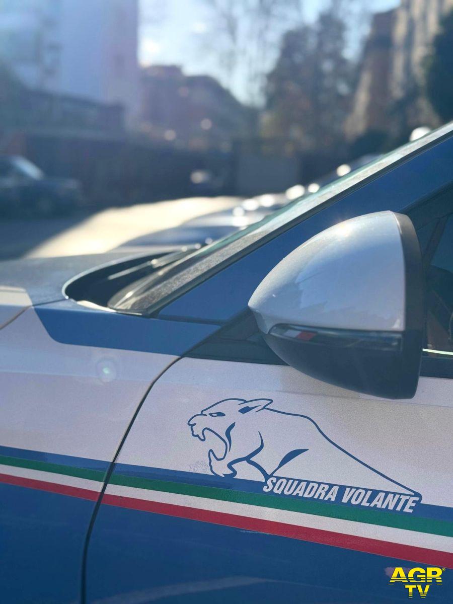 Polizia la volante della squadra mobile Polizia la volante della squadra mobile