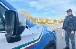 Ciampino, il tour di tre borseggiatori cubani partiti dal Nord Italia si ferma in un club di pattinaggio....arrestati in fragranza