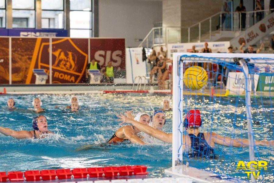 Sis roma Domitilla Picozzi realizza un goal al termine di un'azione di rimessa Sis roma Domitilla Picozzi realizza un goal al termine di un'azione di rimessa