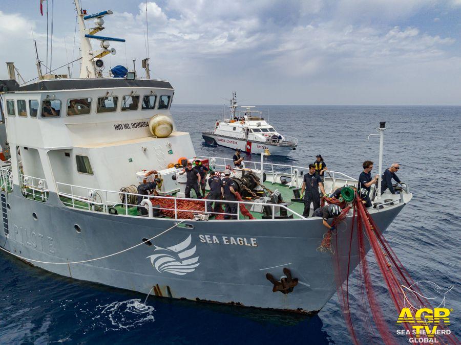 Sea Shepard recupero rete illegale di 10 Km Sea Shepard recupero rete illegale di 10 Km