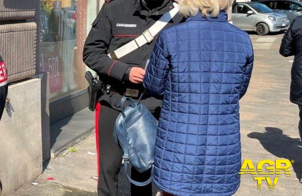 Carabinieri intervenuti a soccorso dell'anziana Carabinieri intervenuti a soccorso dell'anziana