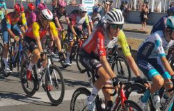 Giro d'Italia, la grande festa dall'Eur ad Ostia, al Circo Massimo, tanti applausi ai corridori