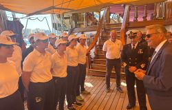 L'ammiraglio Donato Marzano incontra i giovani della Lehga Navale a bordo del Vespucci