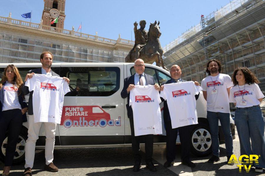 Minivan Punto abitare on the road Minivan Punto abitare on the road