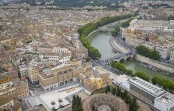 Roma, apre la nuova piazza Augusto Imperatore, un'area pedonalizzata all'ombre del Mausoleo di Augusto