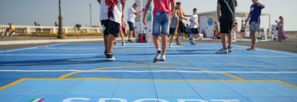 Ostia, sul lungomare Spazi Civici Tour 2025, un sabato di sport, musica e sorrisi