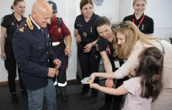 giornata da poliziotto per bimbi ucraini