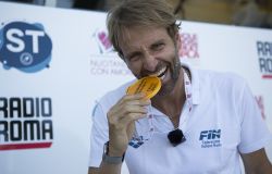 12 Ore Nuotando con AmOre per AISM Massimiliano Rosolino