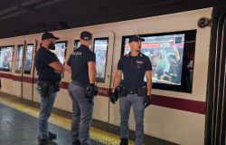 Roma, caccia sulla metro ai borseggiatori, prese due talpe dalla Polmetro