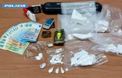 Contrasto allo spaccio di sostanze stupefacenti: la Polizia di Stato e la Polizia Municipale di Firenze sequestrano 301 gr di cocaina e 123 gr di hashish
