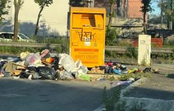 X Municipio, contenitori di abiti gialli vandalizzati, gli interventi in corso per arginare il fenomeno