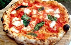 Napoli, la Pizza Margherita e il Tricolore: Quando l’Italia si Unisce a Tavola
