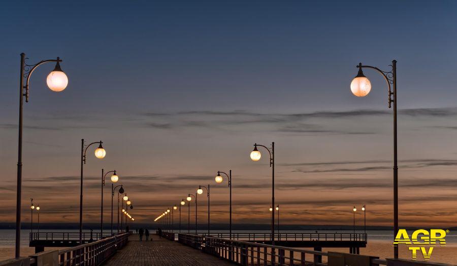 luci sul lungomare foto pixabay luci sul lungomare foto pixabay