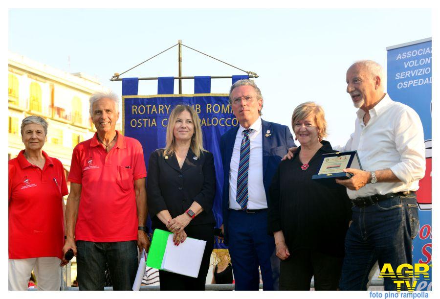 La premiazione del X Municipio la targa al presidente Mario Falconi La premiazione del X Municipio la targa al presidente Mario Falconi