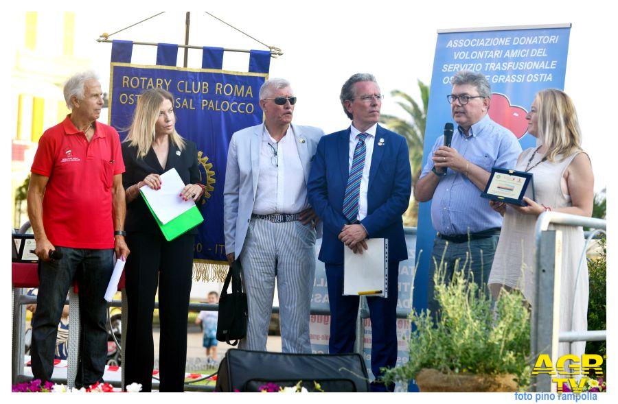 la premiazione dello scrittore e giornalista Gianni Maritati la premiazione dello scrittore e giornalista Gianni Maritati