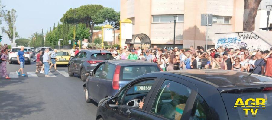 roma-lido viaggiatori assaltano fermate bus ad Acilia roma-lido viaggiatori assaltano fermate bus ad Acilia
