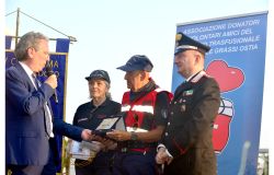 Consegna della targa ricordo all'Associazione Nazionale Carabinieri