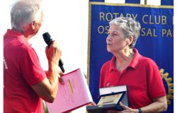 Consegna Targa ad Associazione Donatori ritira il premio Bruna Formilli